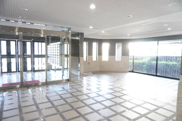 ライオンズマンション草加高砂のエントランス