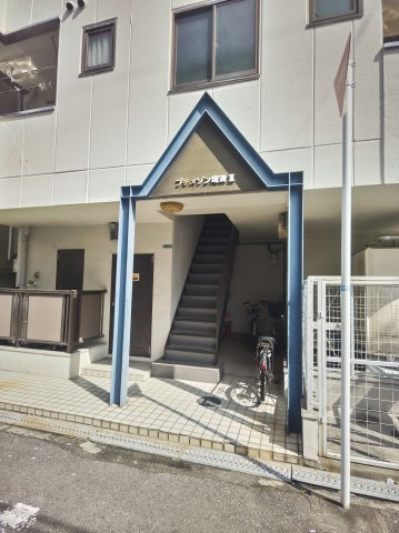プチメゾン堀溝3のエントランス