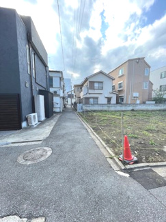 【前面道路含む現地写真】