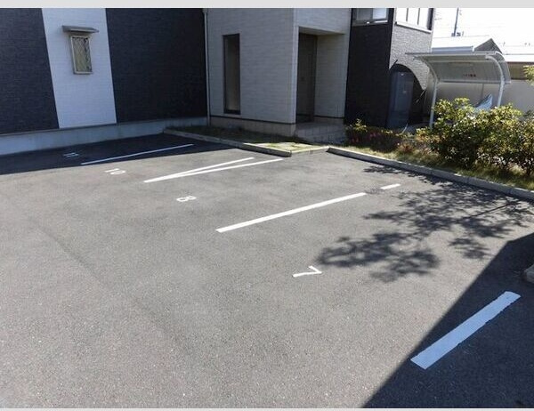 メゾンCoCoの駐車場