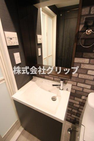 横浜平沼ダイカンプラザⅡの独立洗面台