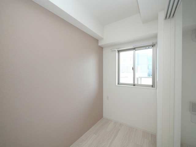 セレニテ新大阪グランデミリューの洋室