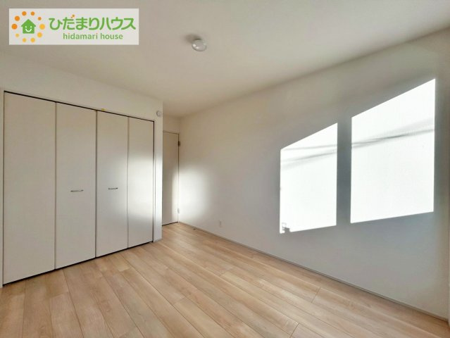 日立市森山町3期　新築戸建　2号棟の寝室|広めの主寝室は、ベッドの他にもパソコンデスクやドレッサーなども置けちゃいます(*^-^*)