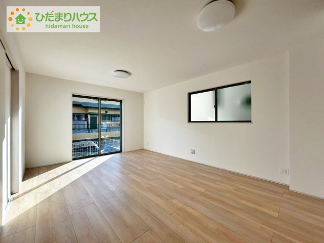 日立市森山町3期　新築戸建　2号棟の居間・リビング|お子様が元気に遊べる広々としたリビングです。