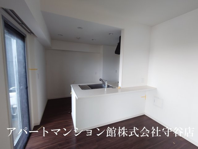 レーベンリヴァーレ竹園レジデンスの居間・リビング