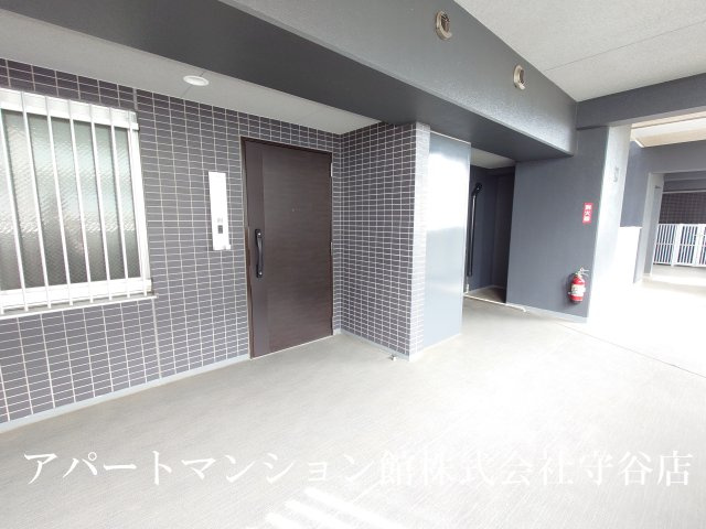 レーベンリヴァーレ竹園レジデンスのエントランス