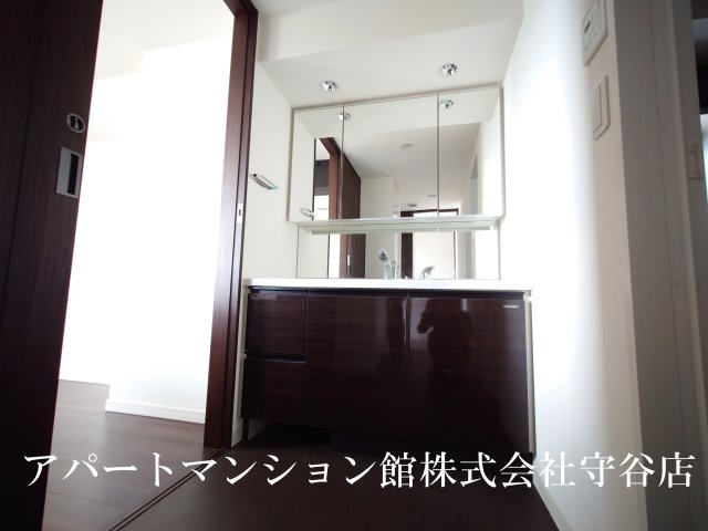 レーベンリヴァーレ竹園レジデンスの独立洗面台