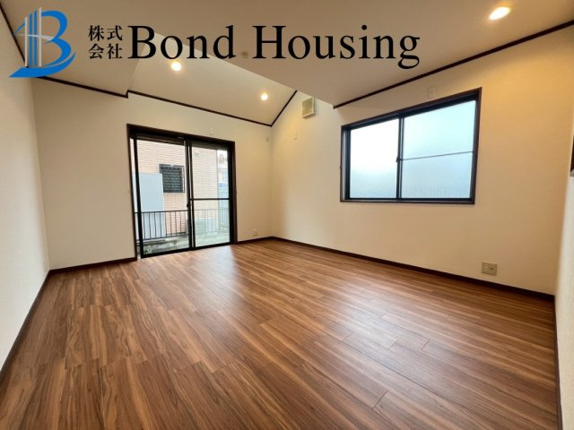 南向きで陽当たり良好　長畑町　中古戸建の洋室