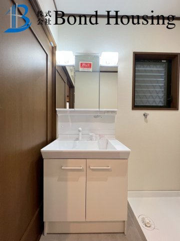 南向きで陽当たり良好　長畑町　中古戸建の独立洗面台