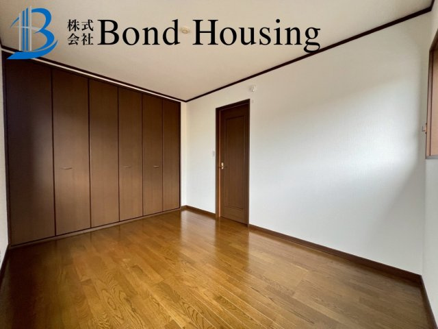 南向きで陽当たり良好　長畑町　中古戸建の洋室