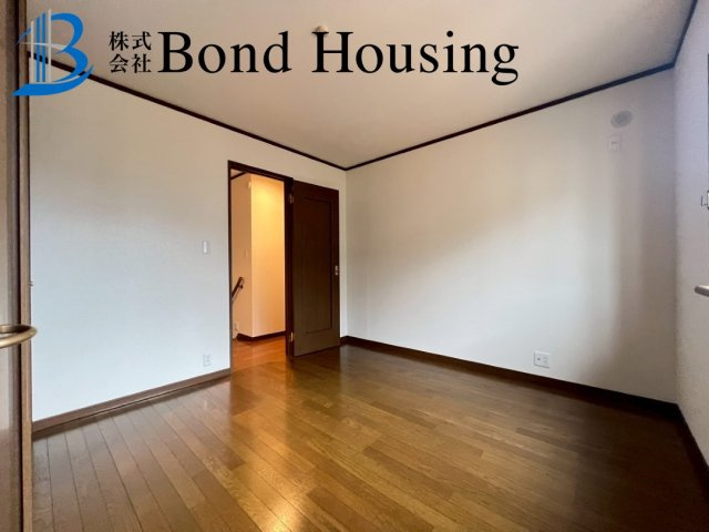 南向きで陽当たり良好　長畑町　中古戸建の洋室