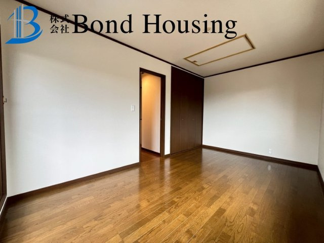 南向きで陽当たり良好　長畑町　中古戸建の洋室