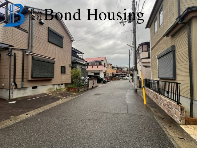 南向きで陽当たり良好　長畑町　中古戸建の前面道路含む現地写真