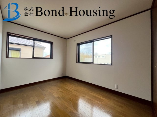 南向きで陽当たり良好　長畑町　中古戸建の洋室