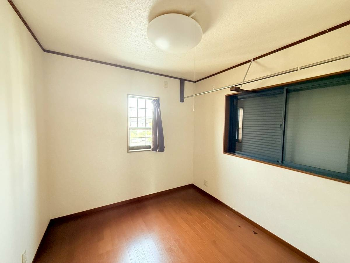 海南市七山中古戸建　2棟セット売りの洋室