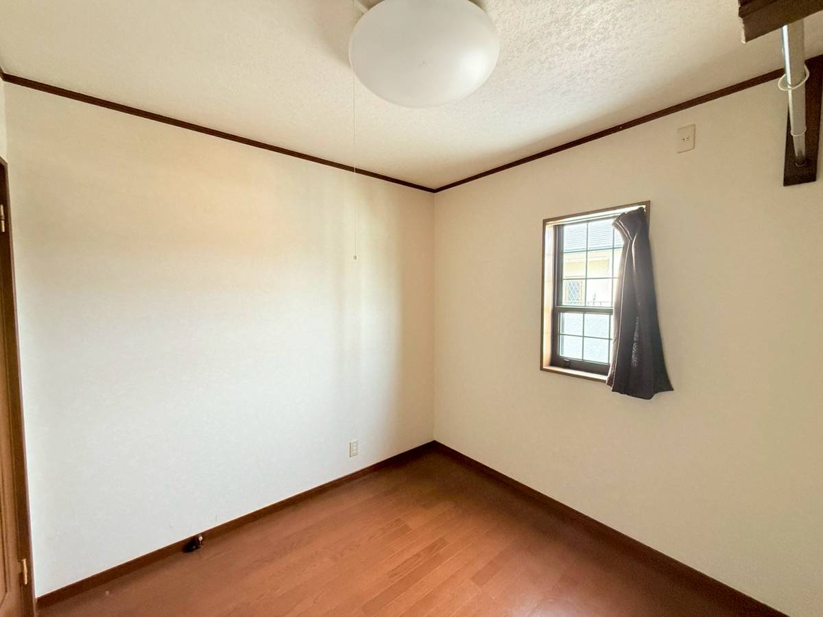 海南市七山中古戸建　2棟セット売りの洋室