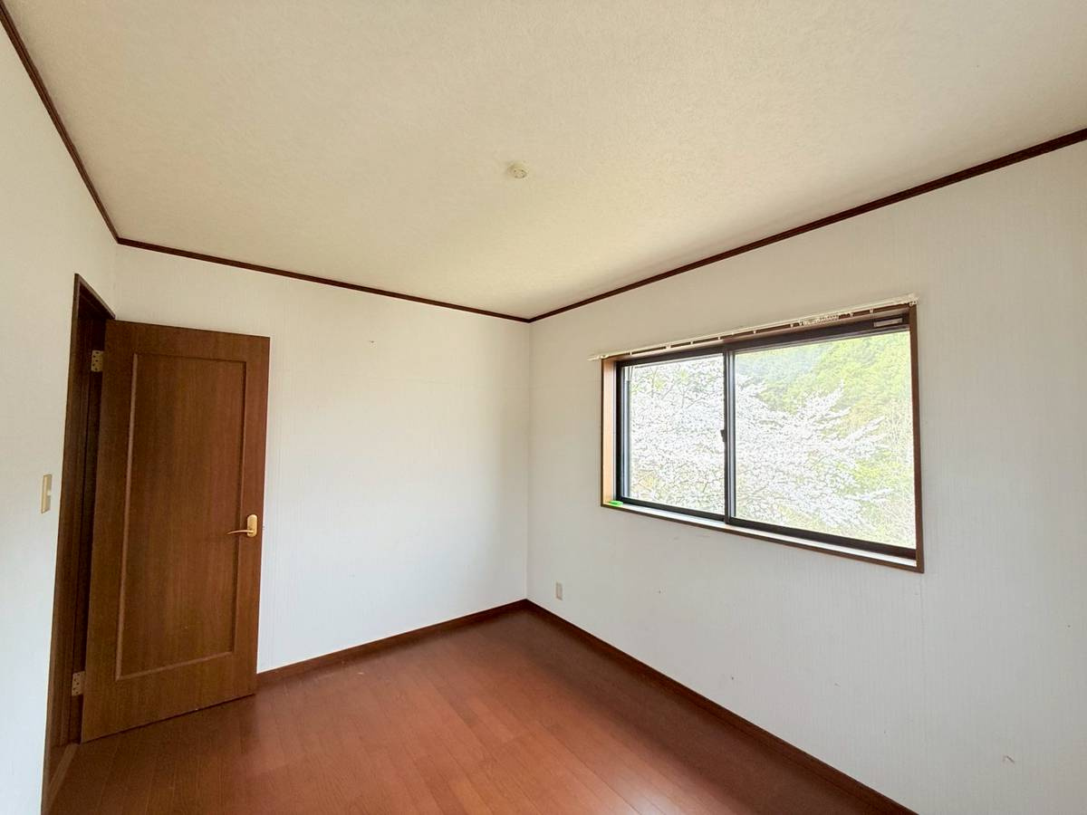 海南市七山中古戸建　2棟セット売りの洋室