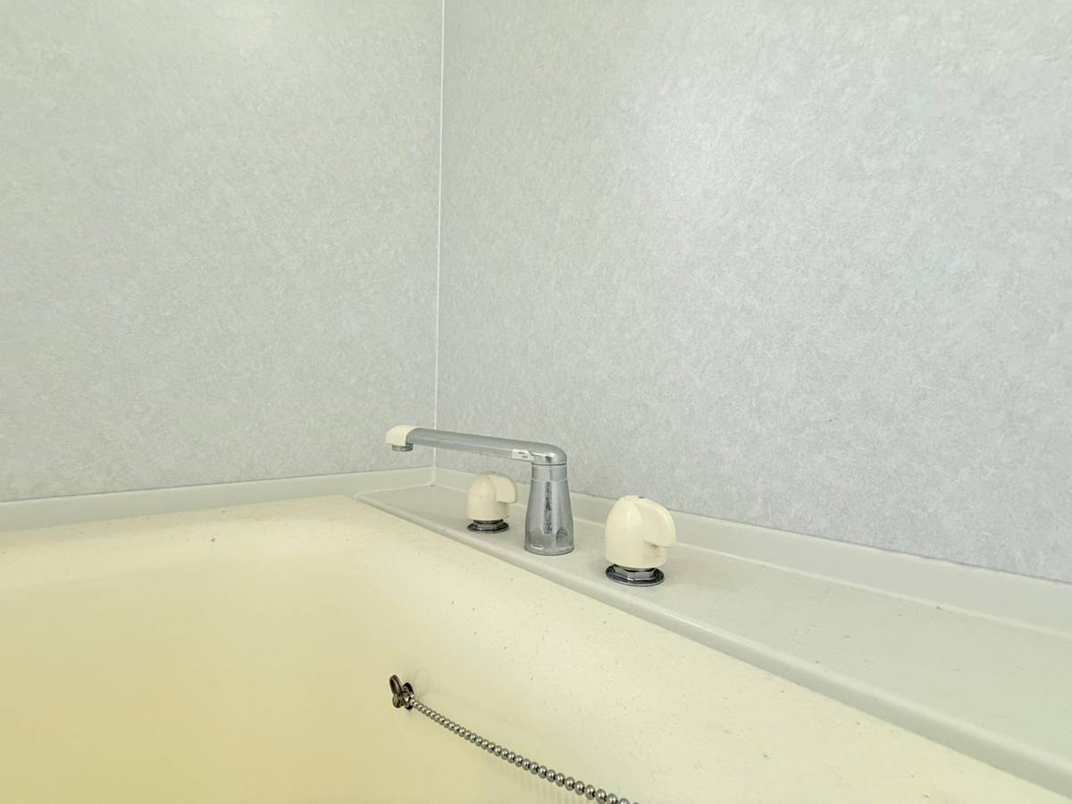 海南市七山中古戸建　2棟セット売りの浴室