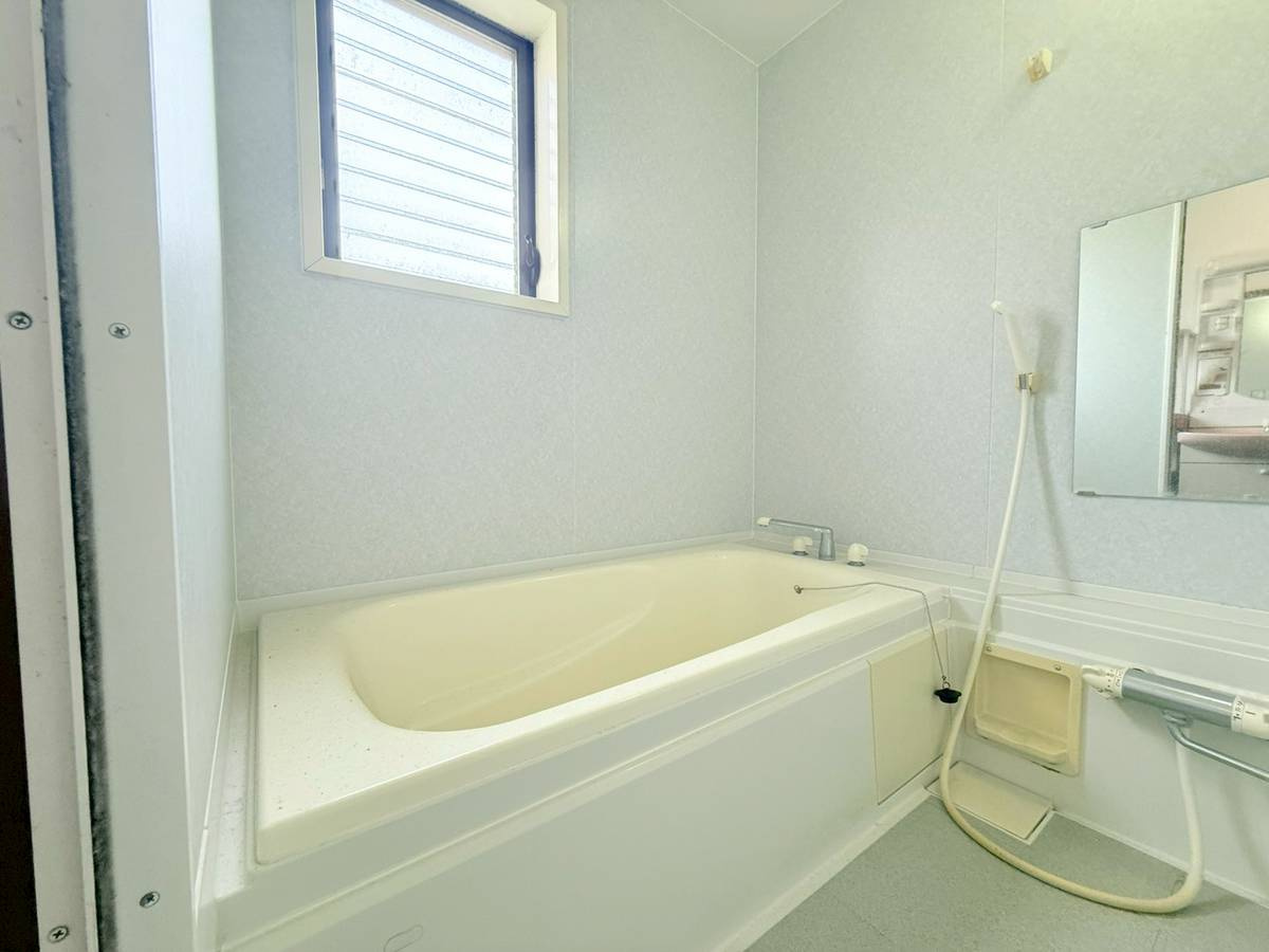 海南市七山中古戸建　2棟セット売りの浴室