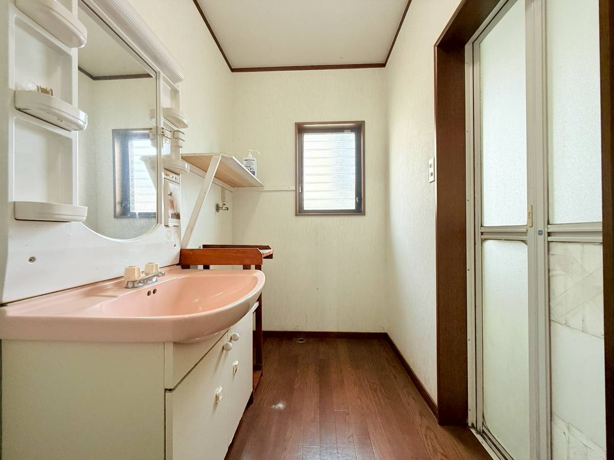 海南市七山中古戸建　2棟セット売りの独立洗面台