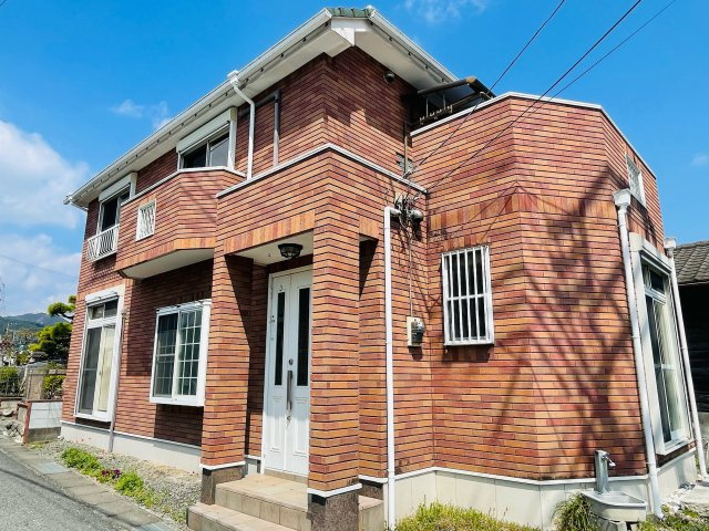 あきる野市舘谷　中古戸建の外観|東南角地で日当たり良好！