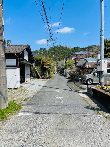 あきる野市舘谷　中古戸建の前面道路含む現地写真|東側前面道路