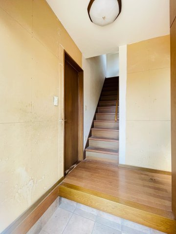 あきる野市舘谷　中古戸建の玄関