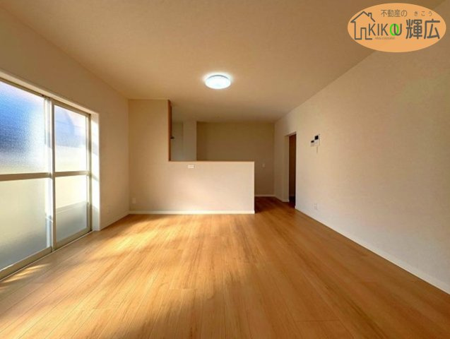 【居間・リビング】 | 姫路市城東町　中古戸建