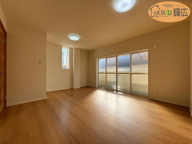 【居間・リビング】 | 姫路市城東町　中古戸建