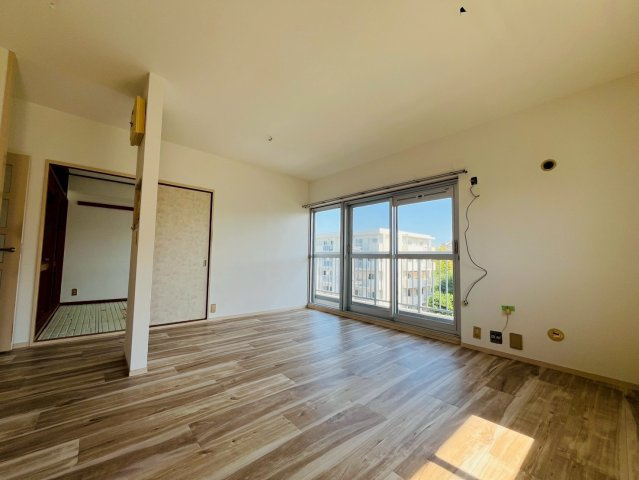 グリーンヒル新多聞305号棟の居間・リビング