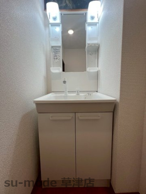 【洗面所】 | 田辺町貸家 | 忙しい朝には欠かせない洗面所です