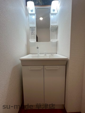 【洗面所】 | 田辺町貸家 | 忙しい朝には欠かせない洗面所です
