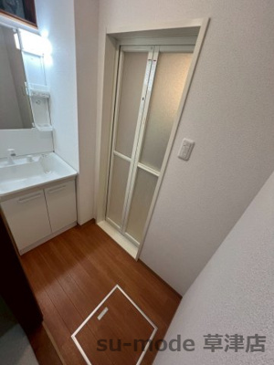 【洗面所】 | 田辺町貸家 | 脱衣スペースもあります