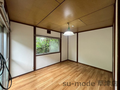 【洋室】 | 田辺町貸家 | 使い勝手のいい洋室です