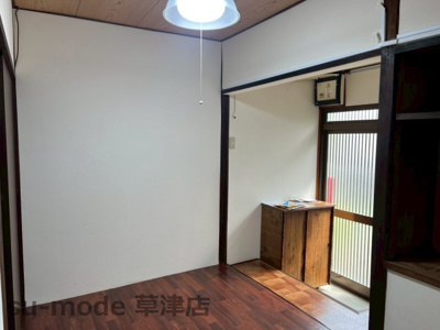 【玄関】 | 田辺町貸家 | 収納もある玄関です