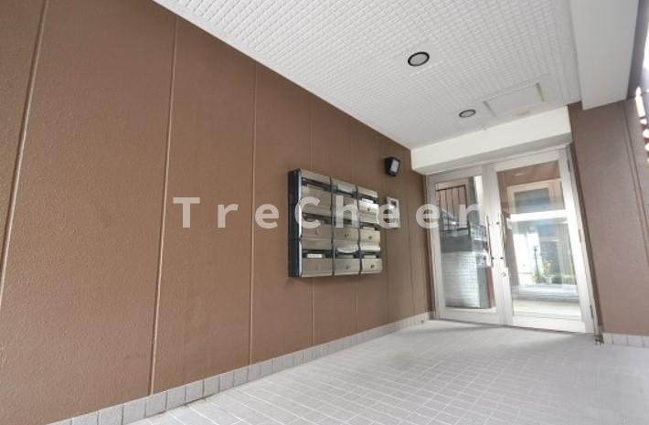 グラド新宿のエントランス