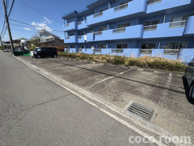 エテルノⅠの駐車場