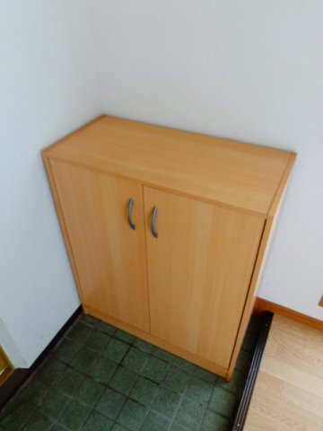 西平ハイツの玄関