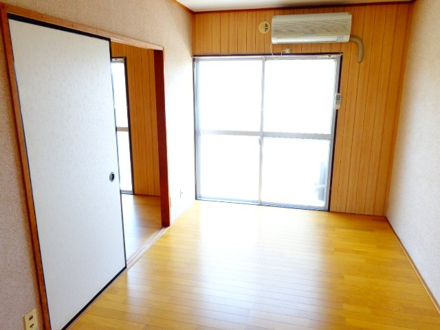 西平ハイツの居間・リビング