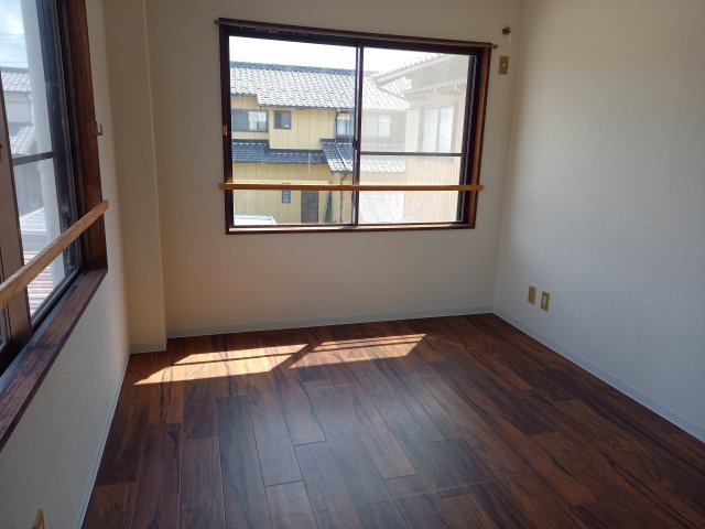 揖斐川町房島の洋室