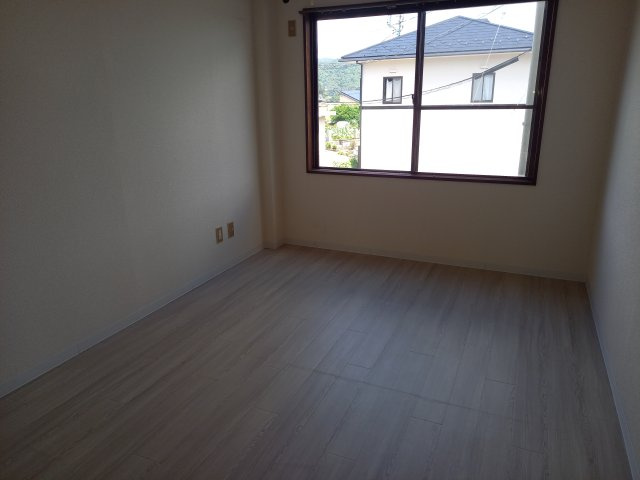 揖斐川町房島の洋室