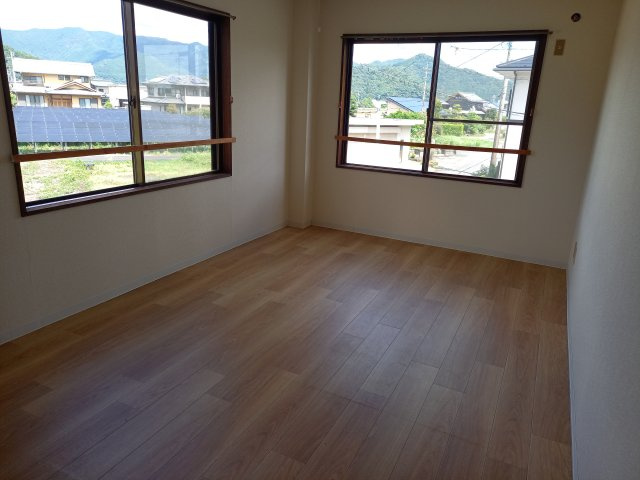 揖斐川町房島の洋室