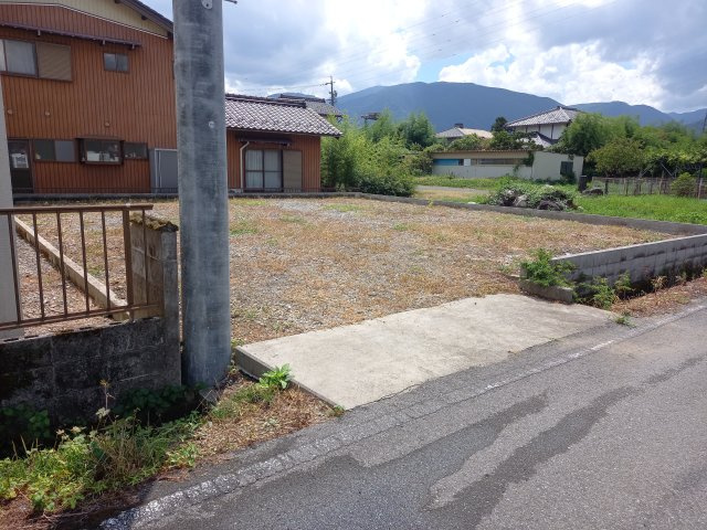 揖斐川町房島の駐車場