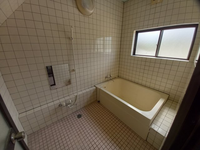 揖斐川町房島の浴室