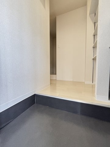 【玄関】メゾン　ド　リコリス尾長