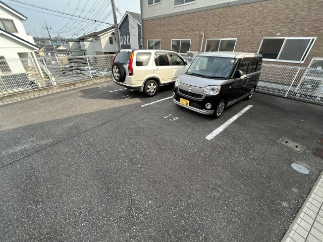 ルマージュ神戸3番館の駐車場