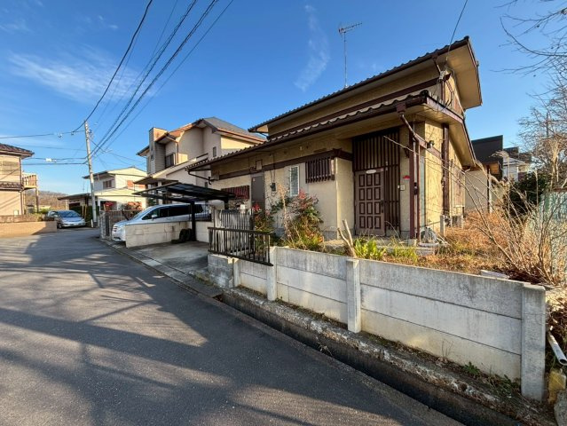 稲敷郡阿見町中央７丁目　中古戸建の前面道路含む現地写真