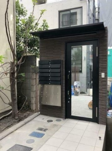 中野区中央３丁目の賃貸マンションのエントランス