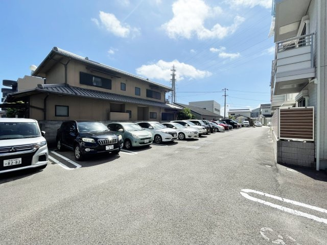 グランドベレオ田宮の駐車場