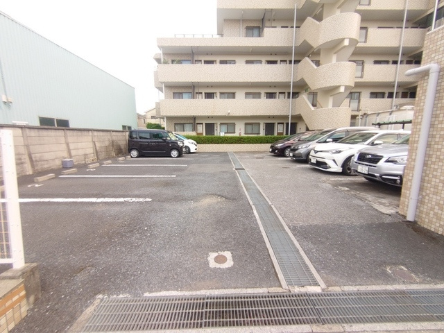 浦和大門ローヤルコーポの駐車場